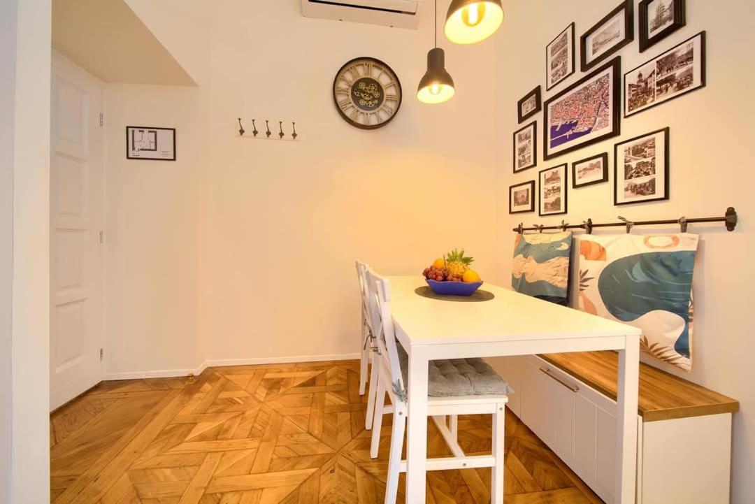 Tarsia Apartma *